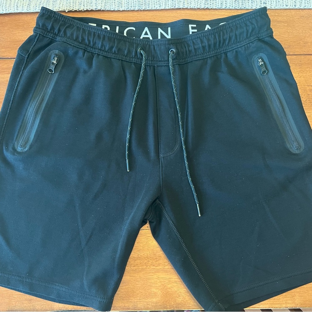 American Eagle - Men’s 9” Active 24/7 Jogger Short - Size L. Like New!
